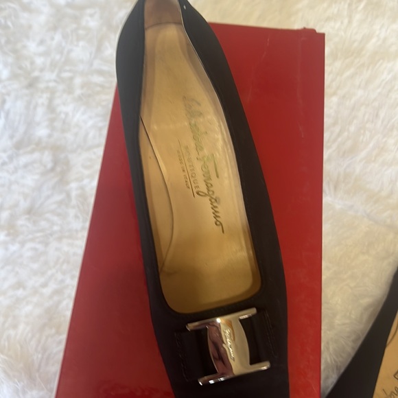 Ferragamo Black Pumps w Silver Buckles Size 6.5 - Picture 2 of 15